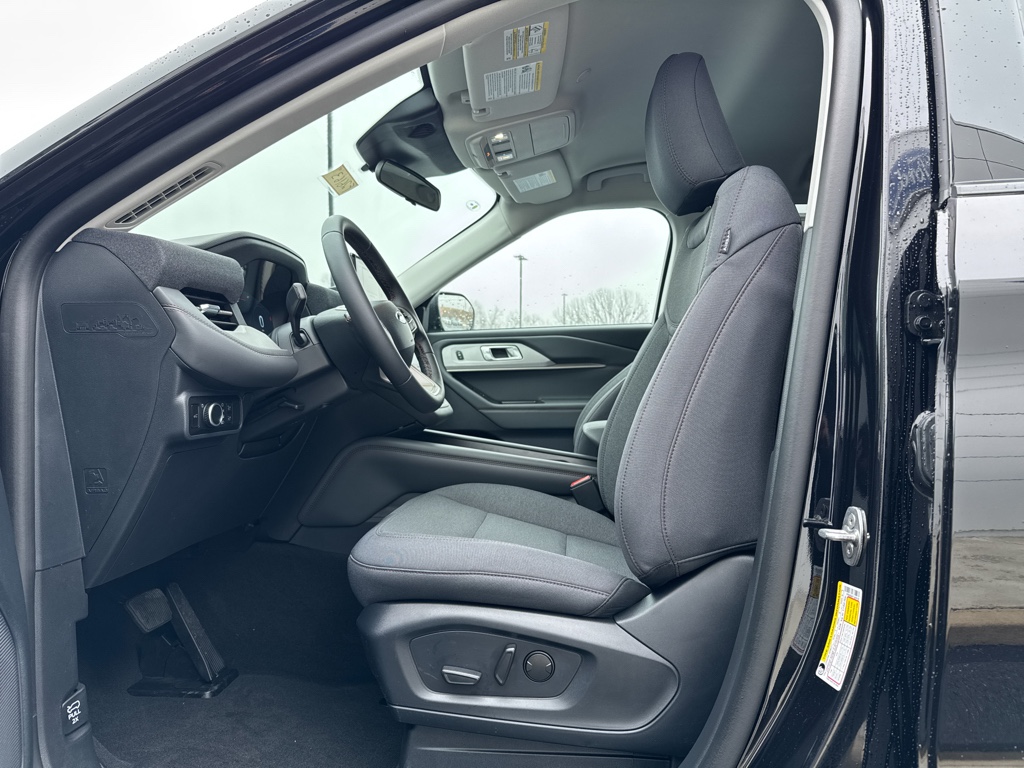 New 2026 Agate Black Metallic Ford Active w/200A Pkg image 4