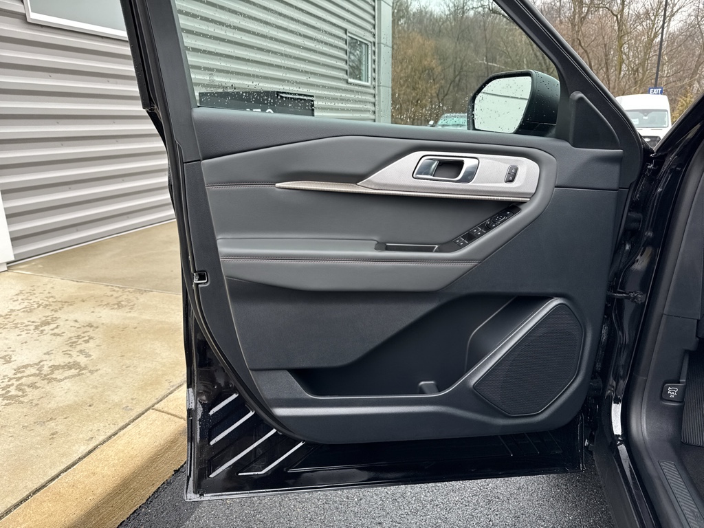 New 2026 Agate Black Metallic Ford Active w/200A Pkg image 25