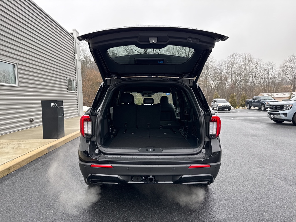 New 2026 Agate Black Metallic Ford ST-Line image 7