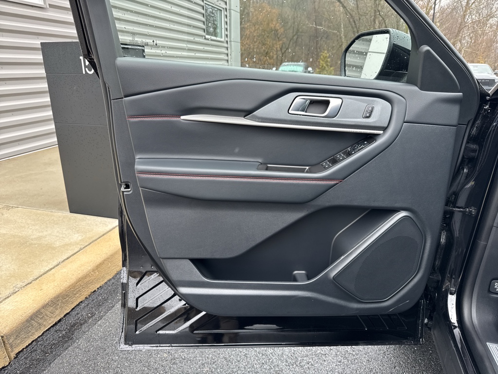 New 2026 Agate Black Metallic Ford ST-Line image 27