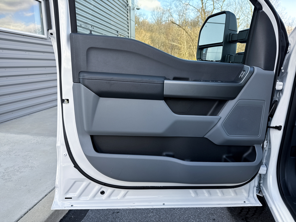 New 2026 Oxford White Ford  image 24