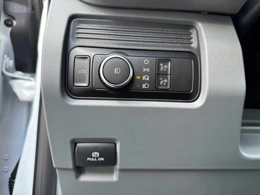 New 2026 Oxford White Ford  image 25