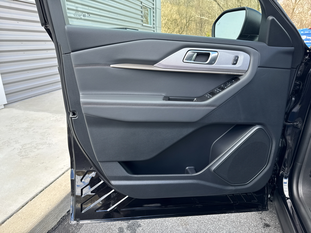 New 2026 Agate Black Metallic Ford Active w/200A Pkg image 25