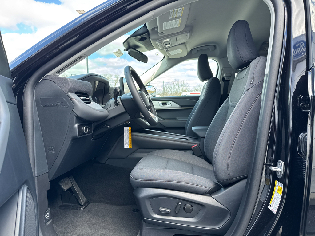 New 2026 Agate Black Metallic Ford Active w/200A Pkg image 4