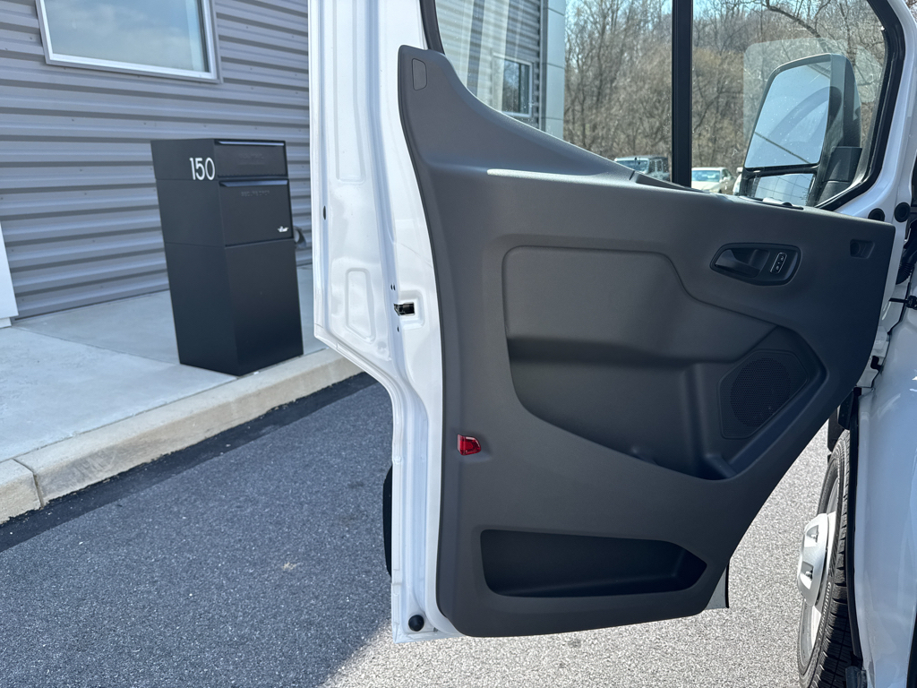 New 2026 Oxford White Ford Base w/9,950 lb. GVWR image 27