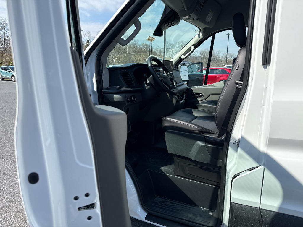 New 2026 Oxford White Ford Base w/9,950 lb. GVWR image 4