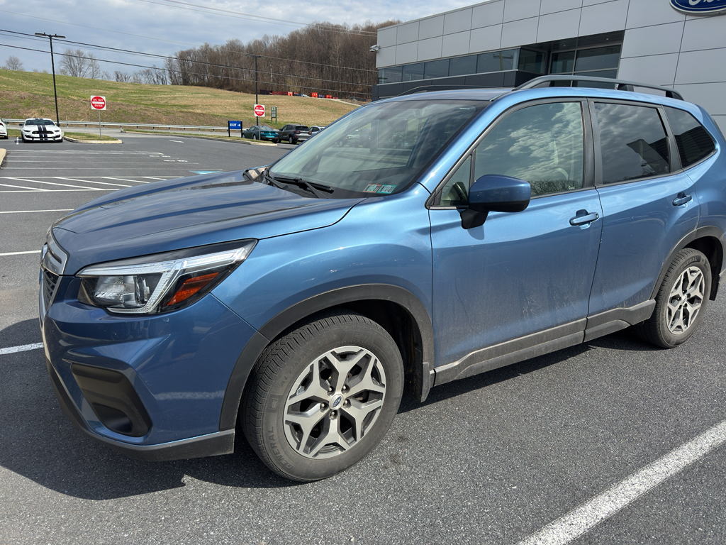 Used 2020 Horizon Blue Pearl Subaru Premium image 2