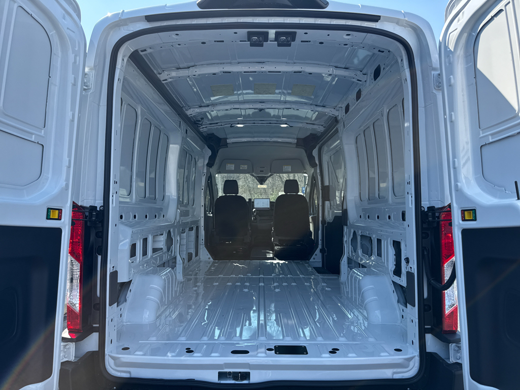 New 2026 Oxford White Ford Base image 6