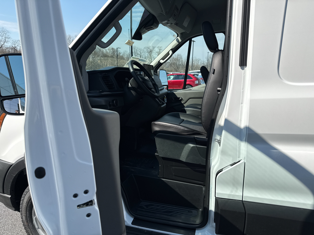 New 2026 Oxford White Ford Base image 4