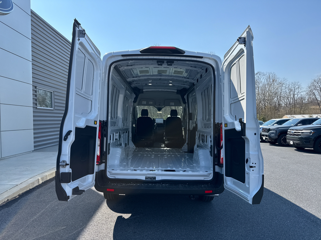 New 2026 Oxford White Ford Base image 7