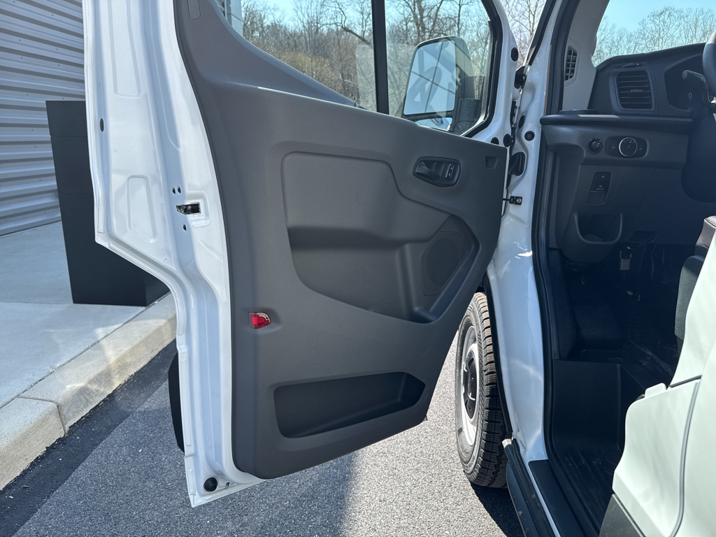 New 2026 Oxford White Ford Base image 23