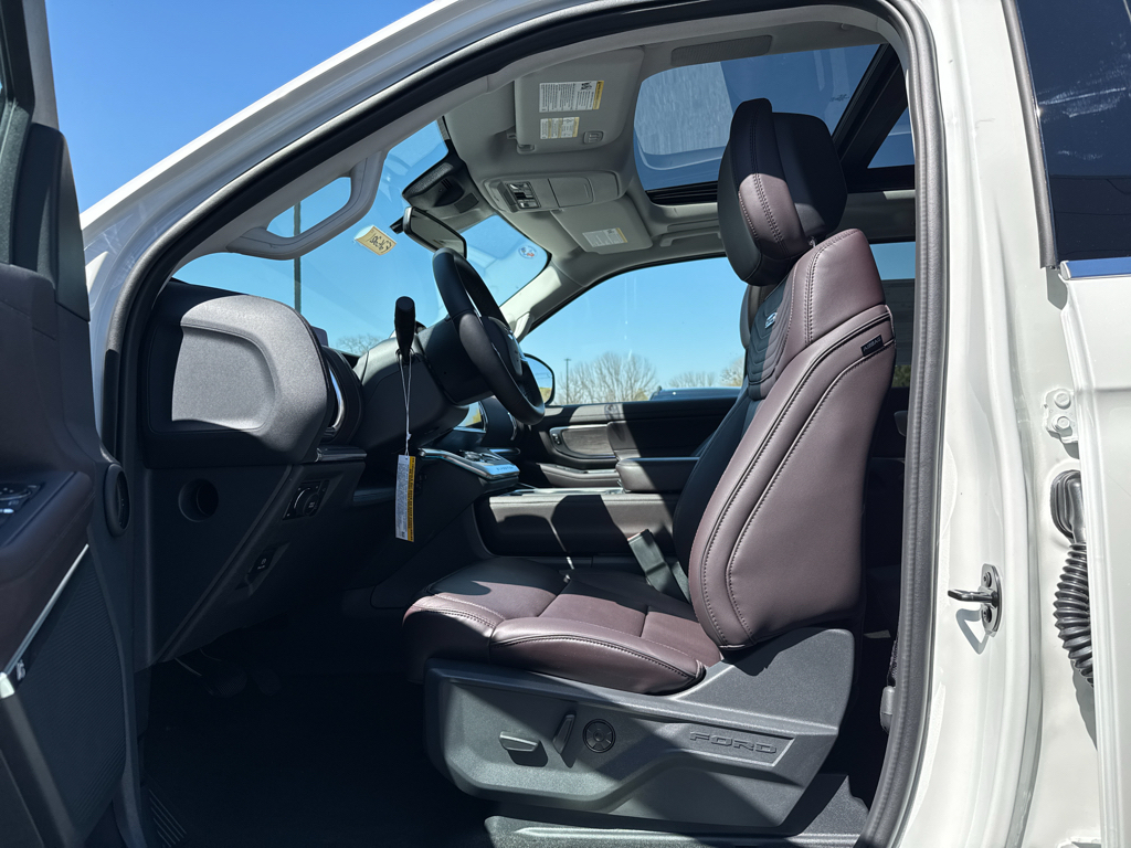 New 2026 Star White Met Ford Platinum image 4