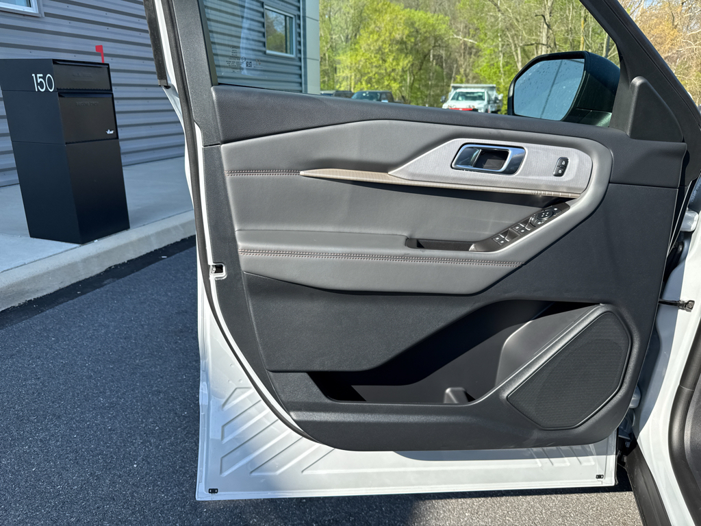 New 2026 Space White Metallic Ford Active w/200A Pkg image 24