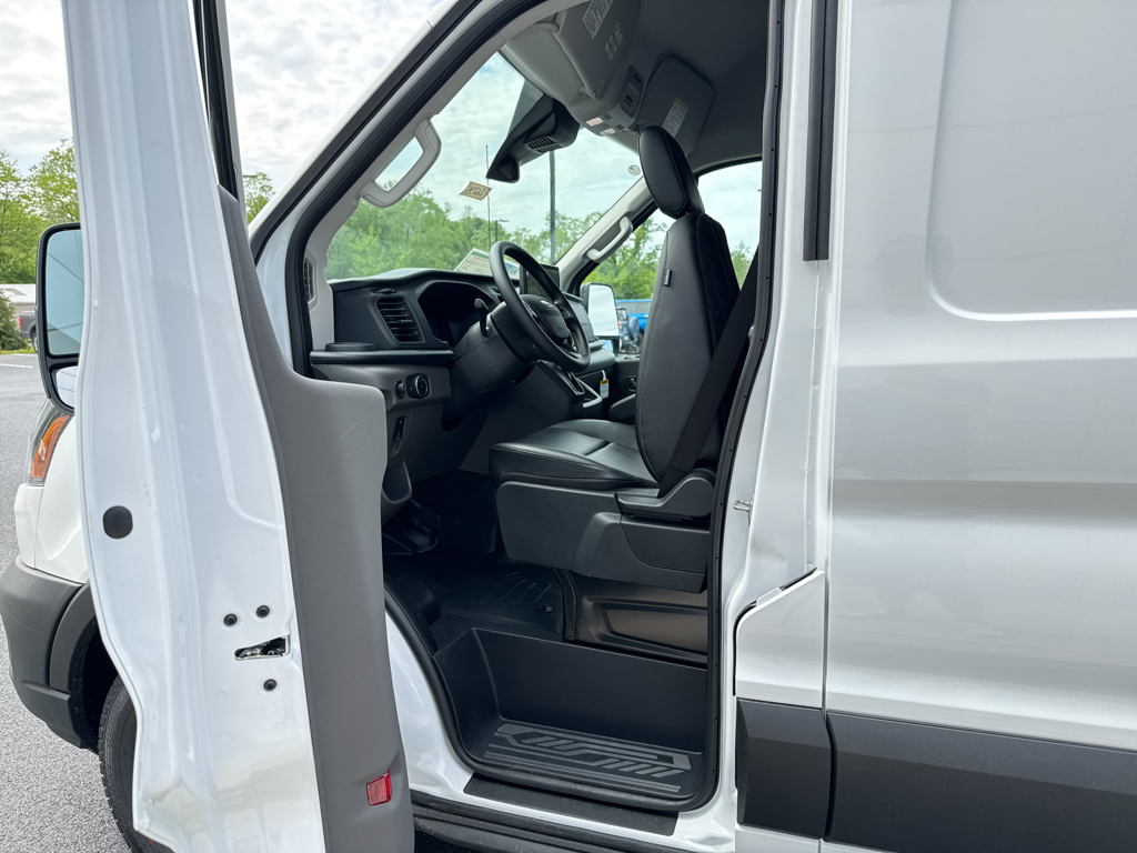 New 2026 Oxford White Ford Base image 5