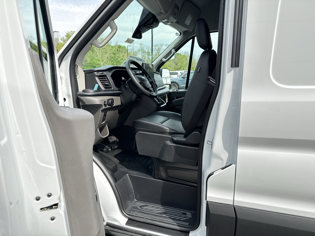 New 2026 Oxford White Ford Base image 5