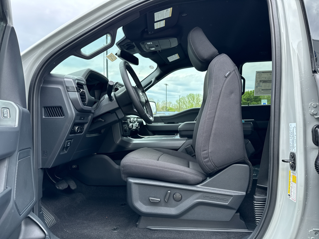 New 2026 Avalanche Ford XLT image 4