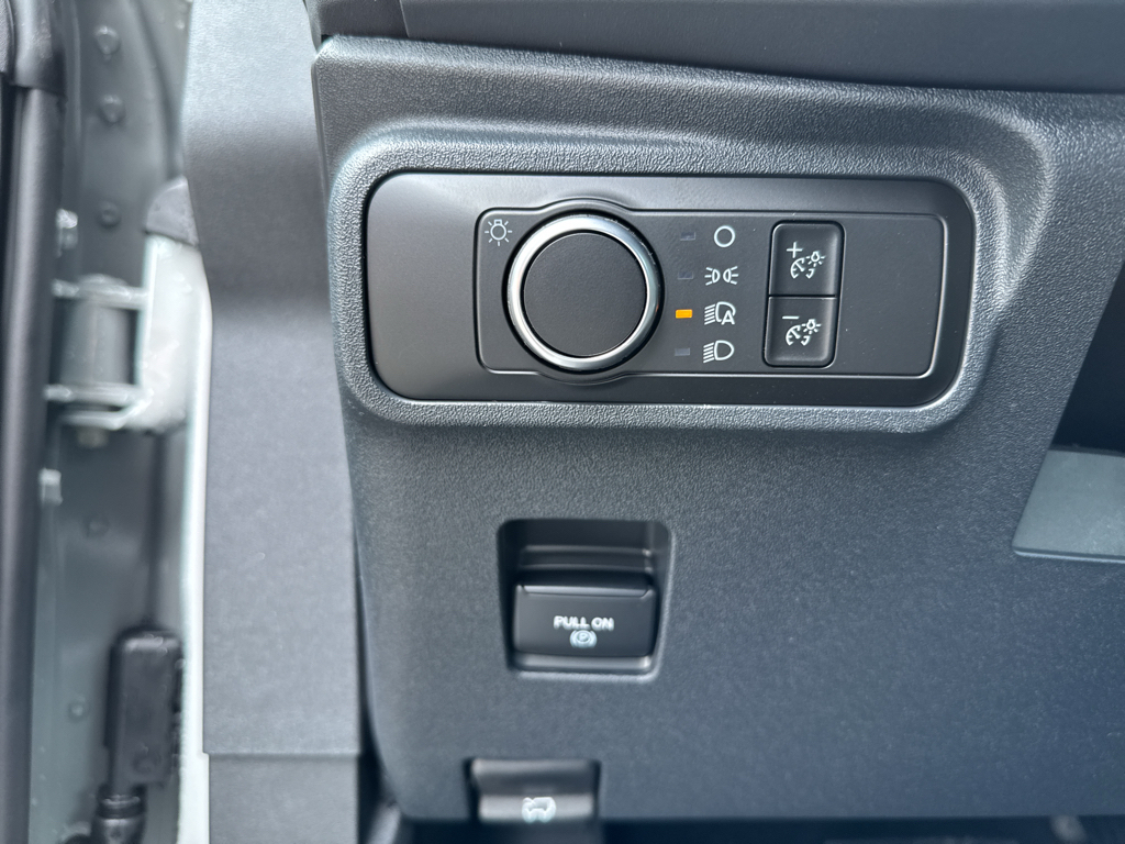 New 2026 Avalanche Gray Ford Base image 25