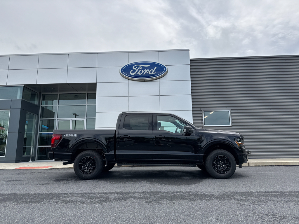New 2026 Agate Black Metallic Ford XLT image 2