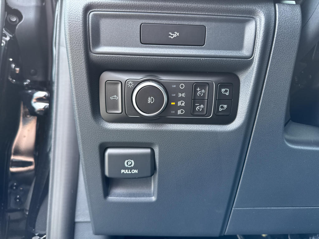New 2026 Agate Black Metallic Ford XLT image 27