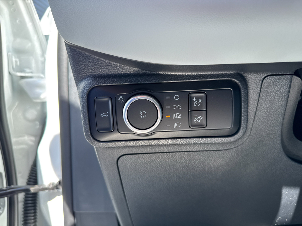 New 2026 Star White Metallic Ford Platinum image 27