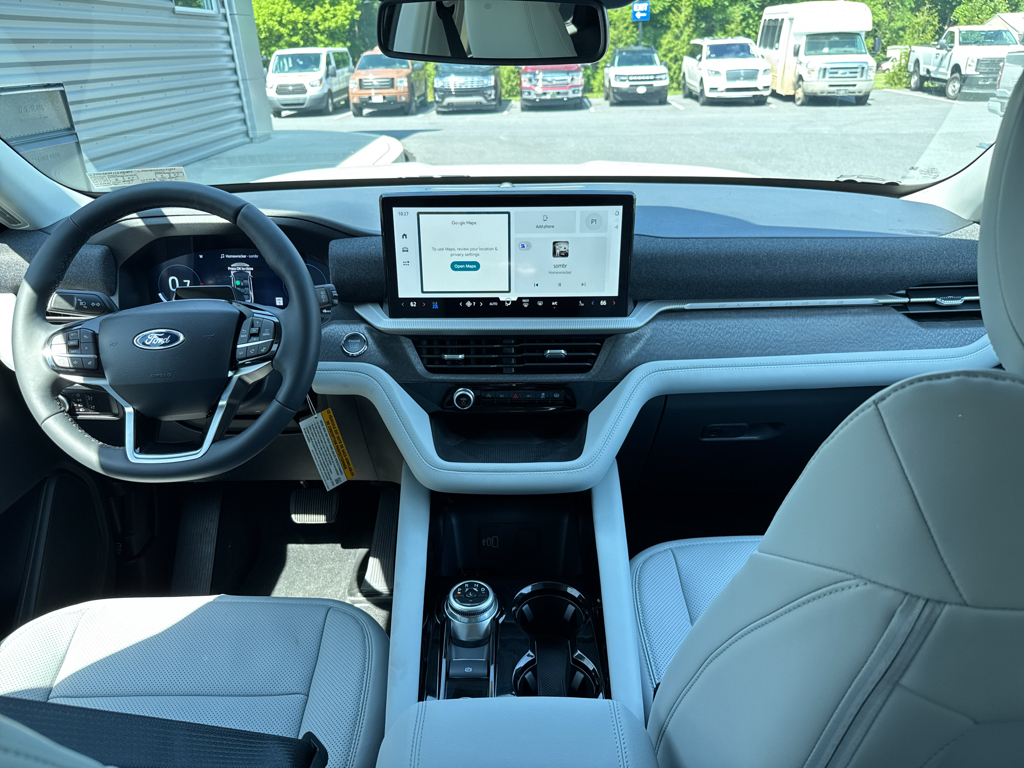 New 2026 Star White Metallic Ford Platinum image 3