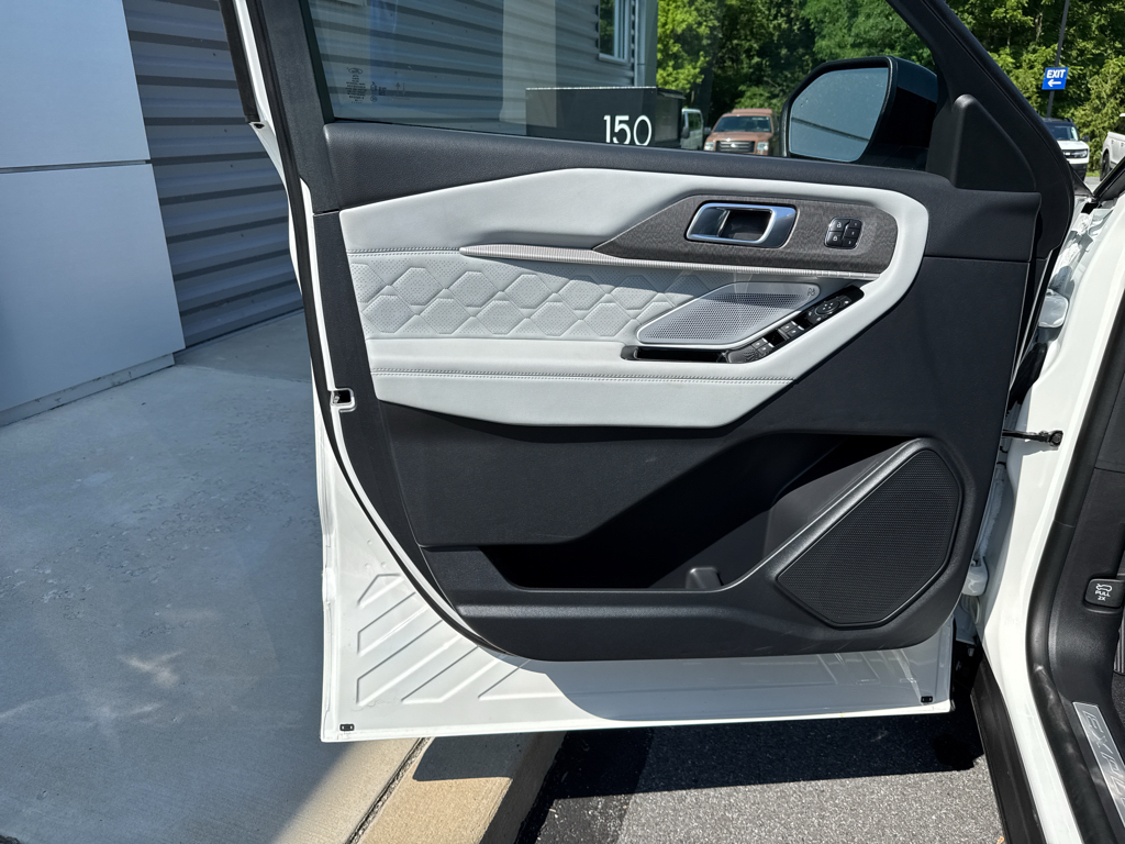 New 2026 Star White Metallic Ford Platinum image 26