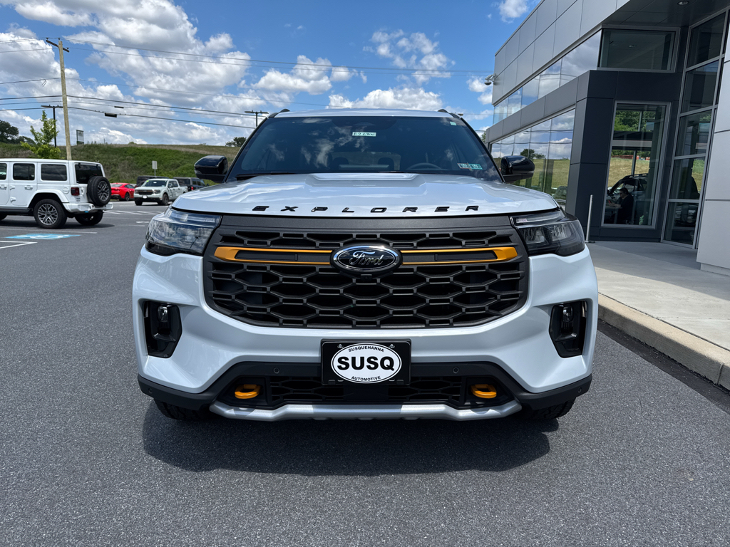 New 2026 Star White Metallic Ford Tremor image 2