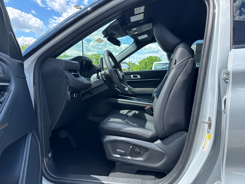 New 2026 Star White Metallic Ford Tremor image 4