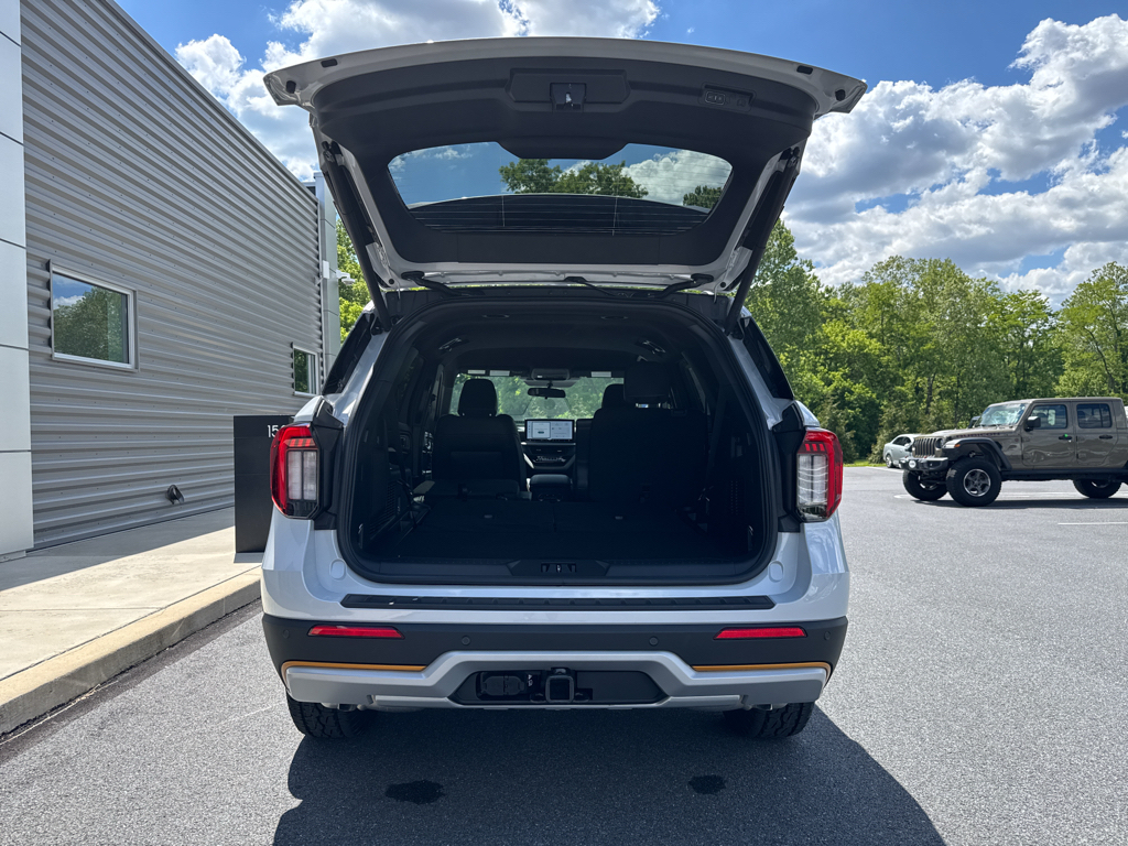 New 2026 Star White Metallic Ford Tremor image 7
