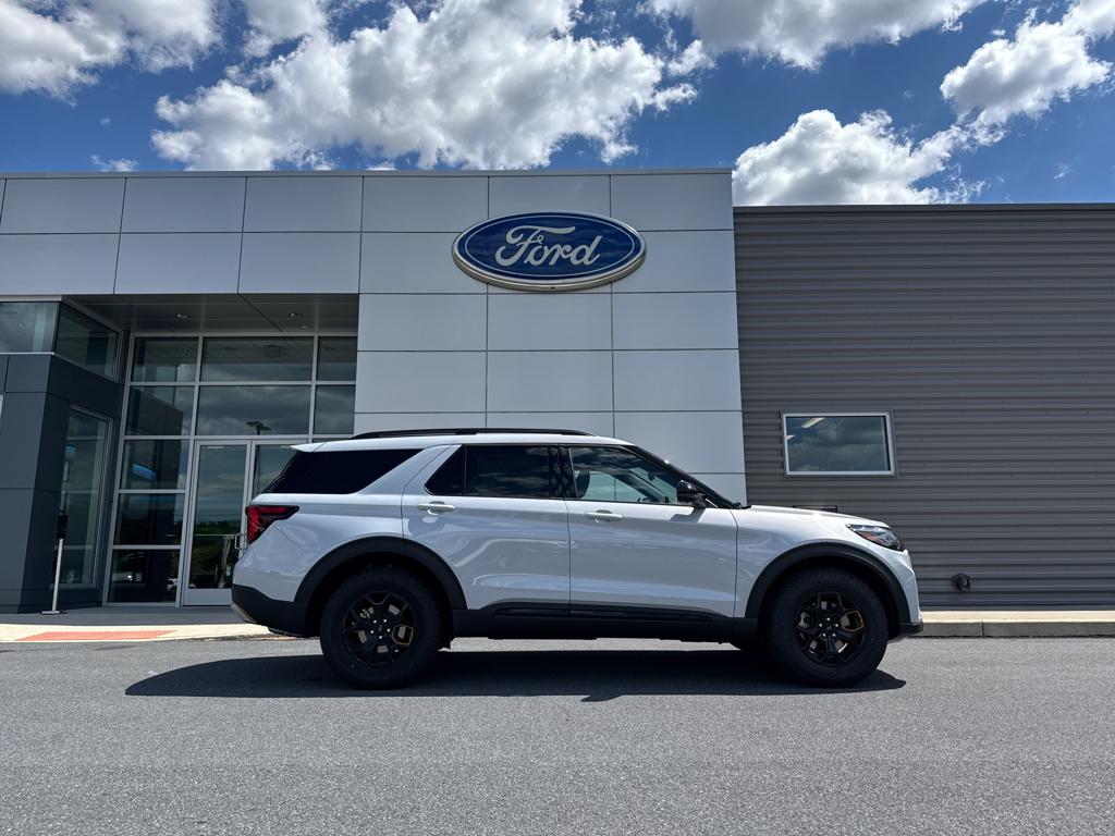 New 2026 Star White Metallic Ford Tremor image 10