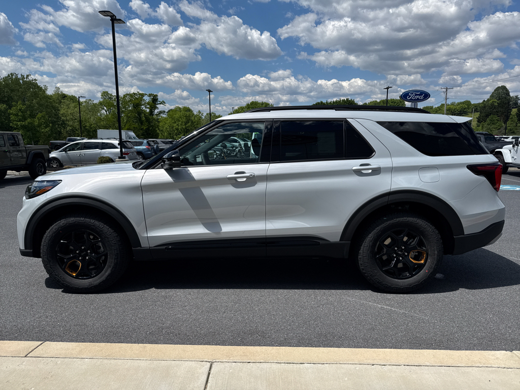 New 2026 Star White Metallic Ford Tremor image 11