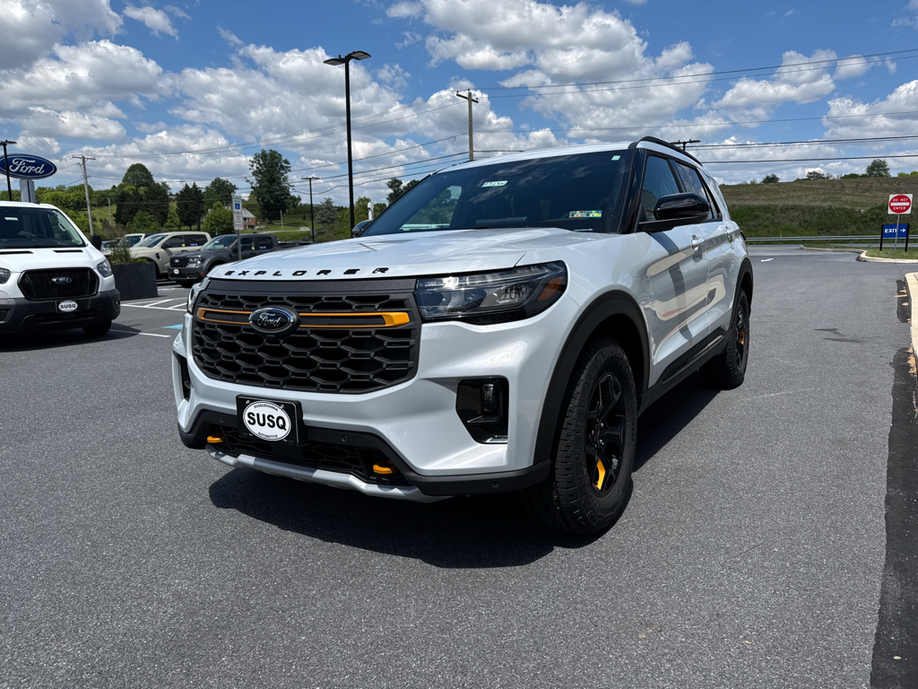 New 2026 Star White Metallic Ford Tremor image 15