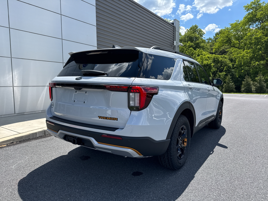 New 2026 Star White Metallic Ford Tremor image 17