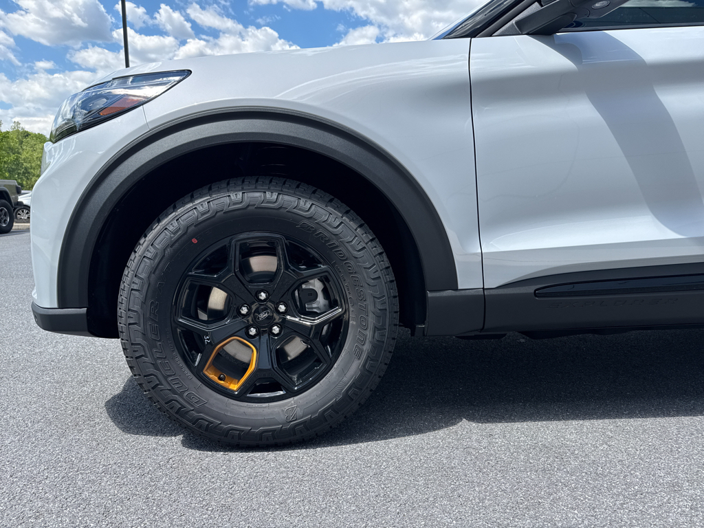 New 2026 Star White Metallic Ford Tremor image 18