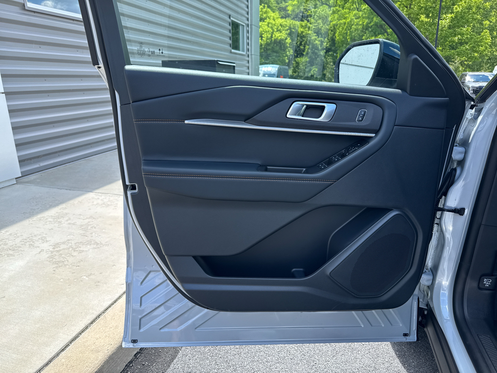 New 2026 Star White Metallic Ford Tremor image 25