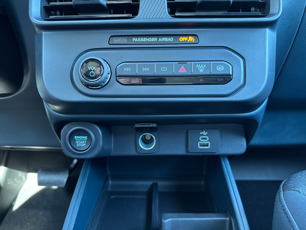 New 2026 Space White Metallic Ford XLT image 22