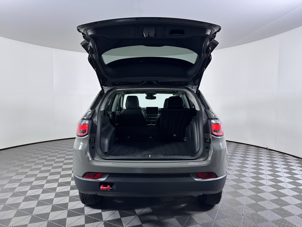 Used 2022 Sting-Gray Clearcoat Jeep Trailhawk image 10