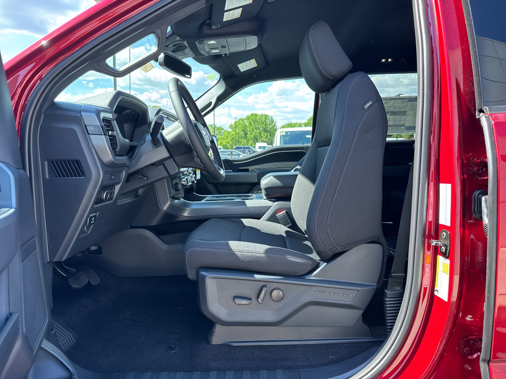 New 2026 Ruby Red Metallic Tinted Clearcoat Ford XLT image 4