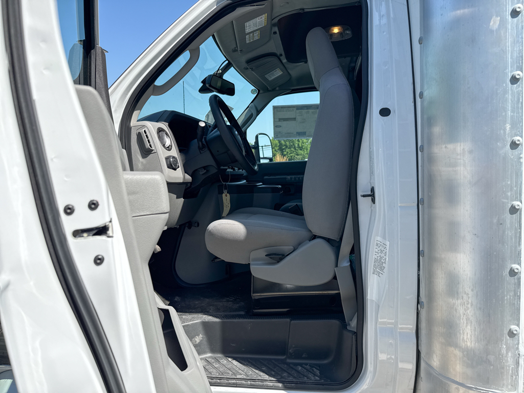 New 2026 Oxford White Ford Base image 4