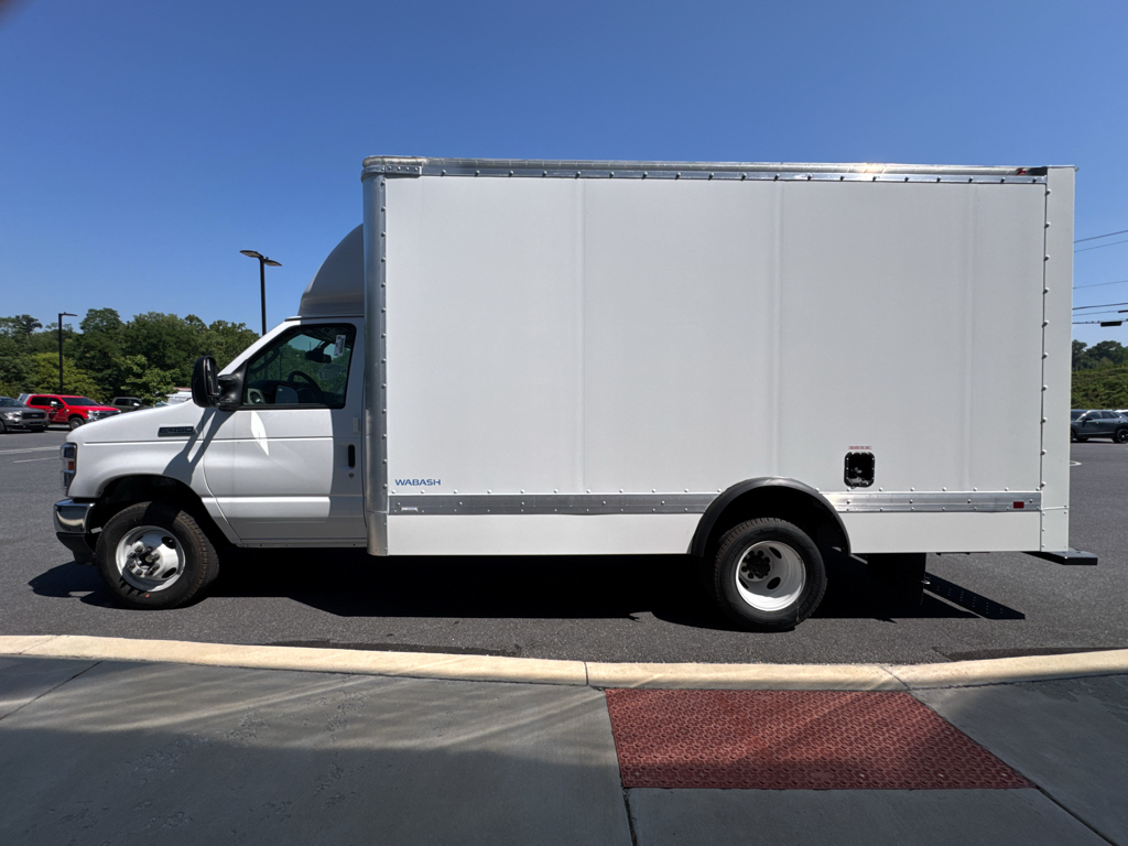 New 2026 Oxford White Ford Base image 12