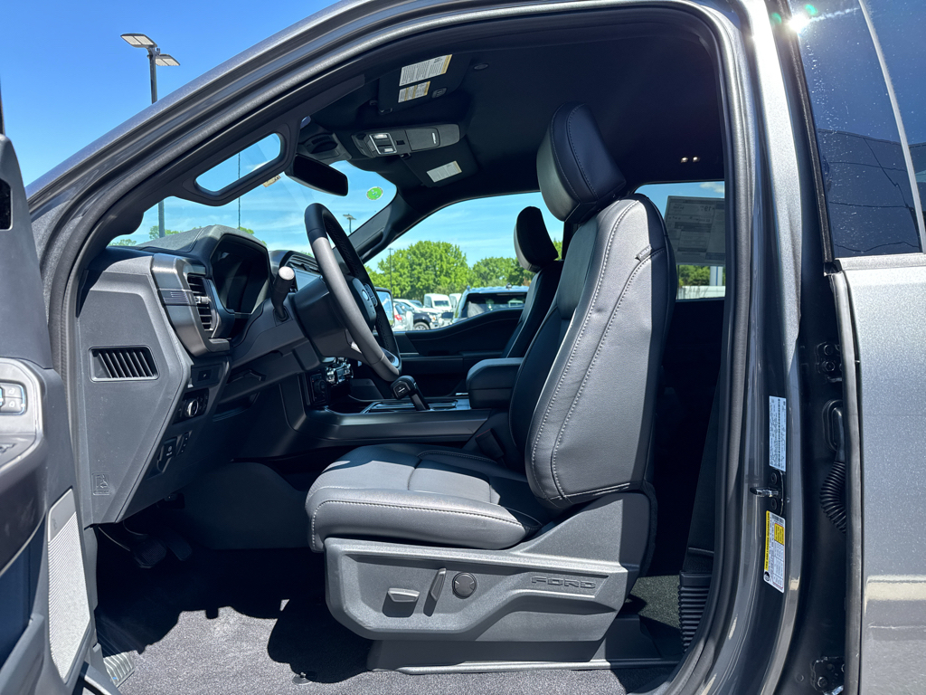 New 2026 Carbonized Gray Metallic Ford LARIAT image 4