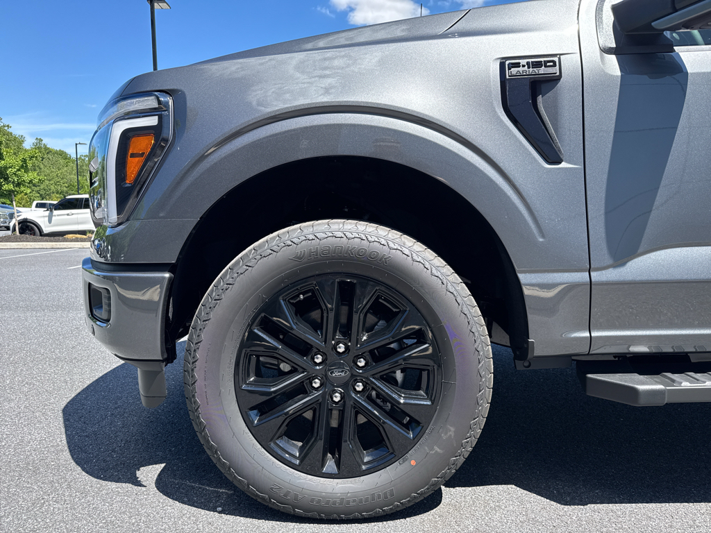 New 2026 Carbonized Gray Metallic Ford LARIAT image 18