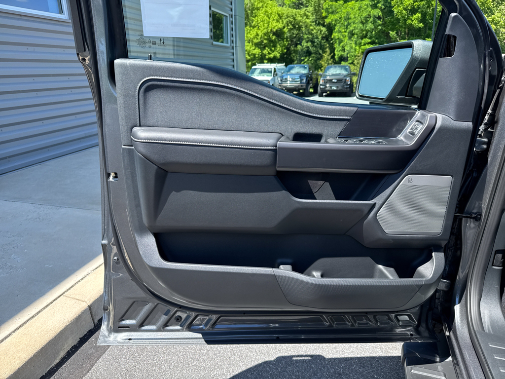 New 2026 Carbonized Gray Metallic Ford LARIAT image 25