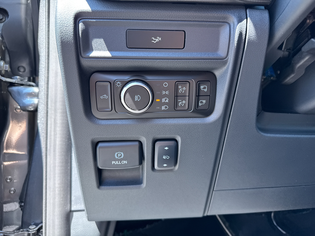 New 2026 Carbonized Gray Metallic Ford LARIAT image 27