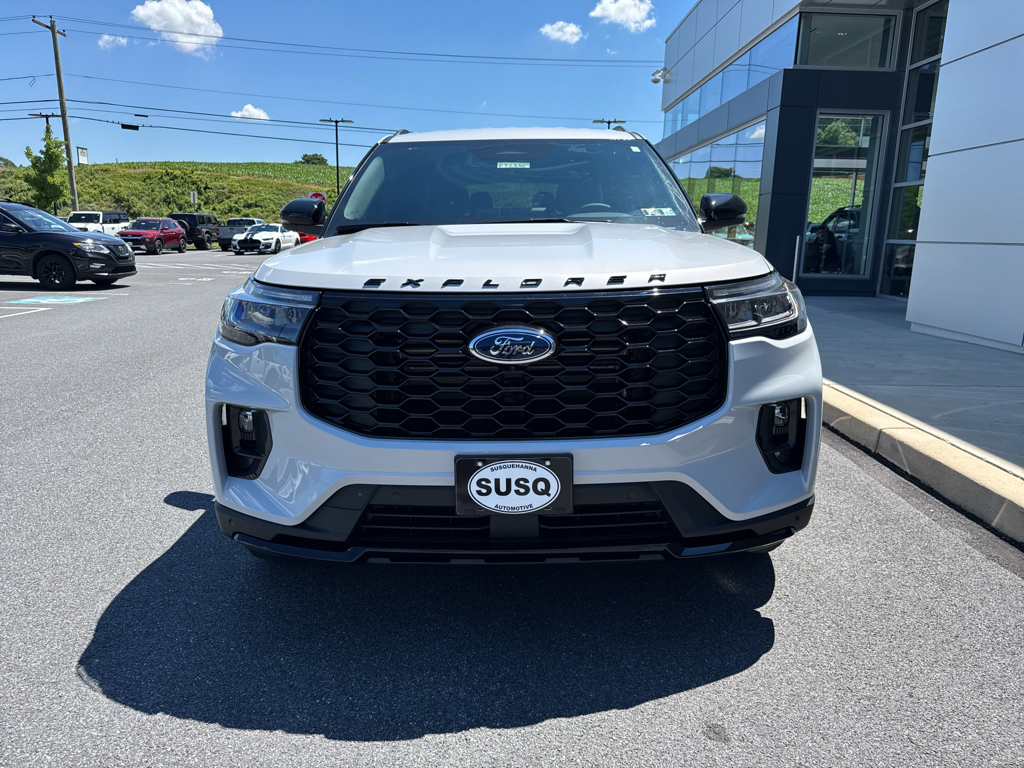 New 2026 Space White Metallic Ford ST-Line image 2