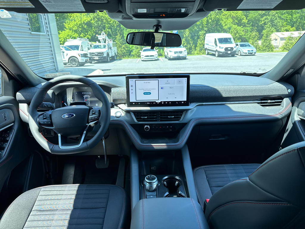 New 2026 Space White Metallic Ford ST-Line image 3