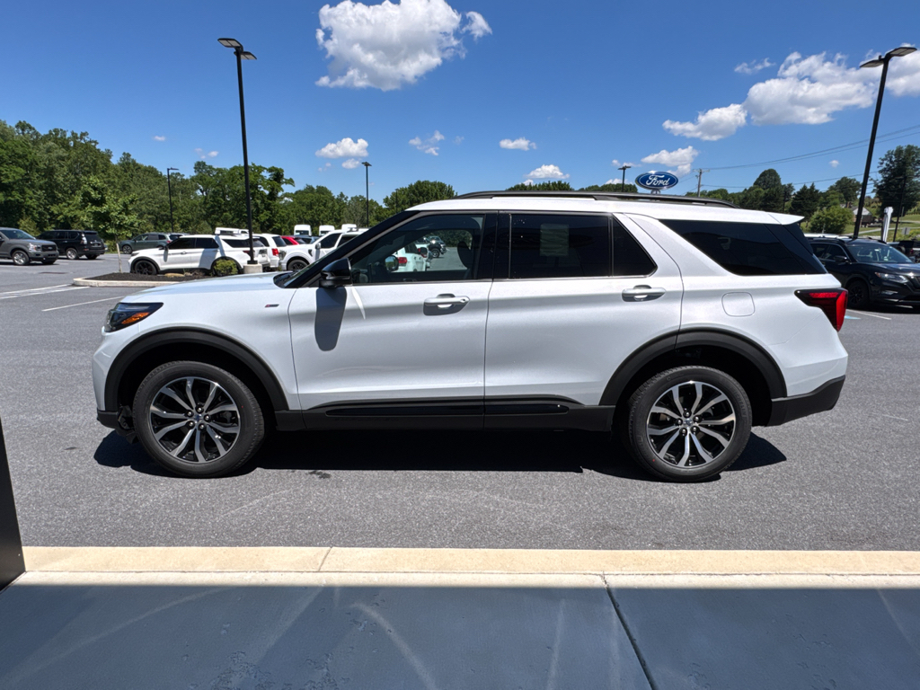 New 2026 Space White Metallic Ford ST-Line image 11