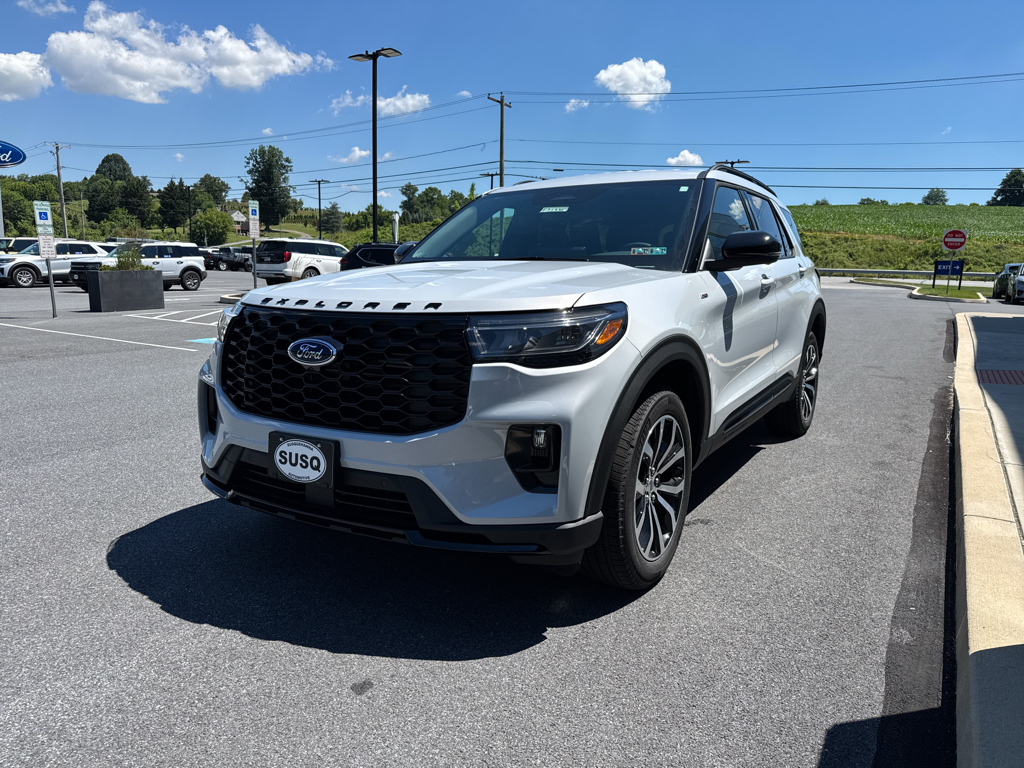 New 2026 Space White Metallic Ford ST-Line image 15