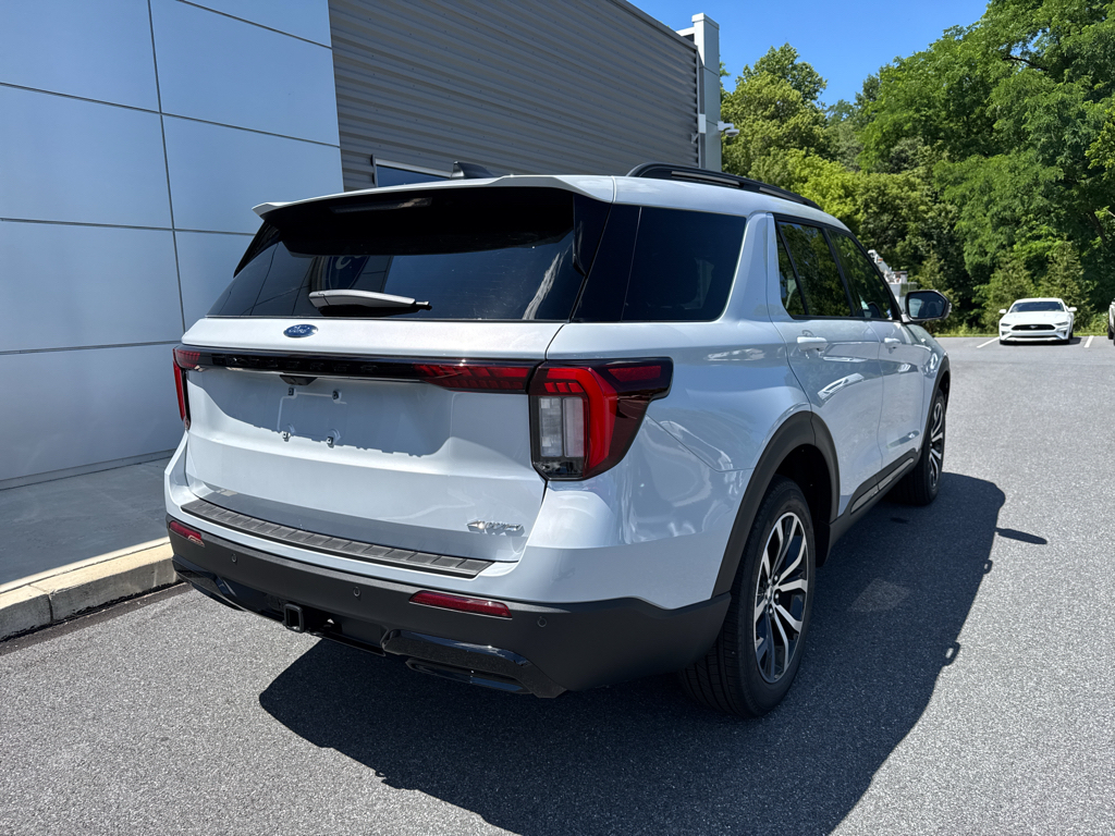 New 2026 Space White Metallic Ford ST-Line image 17