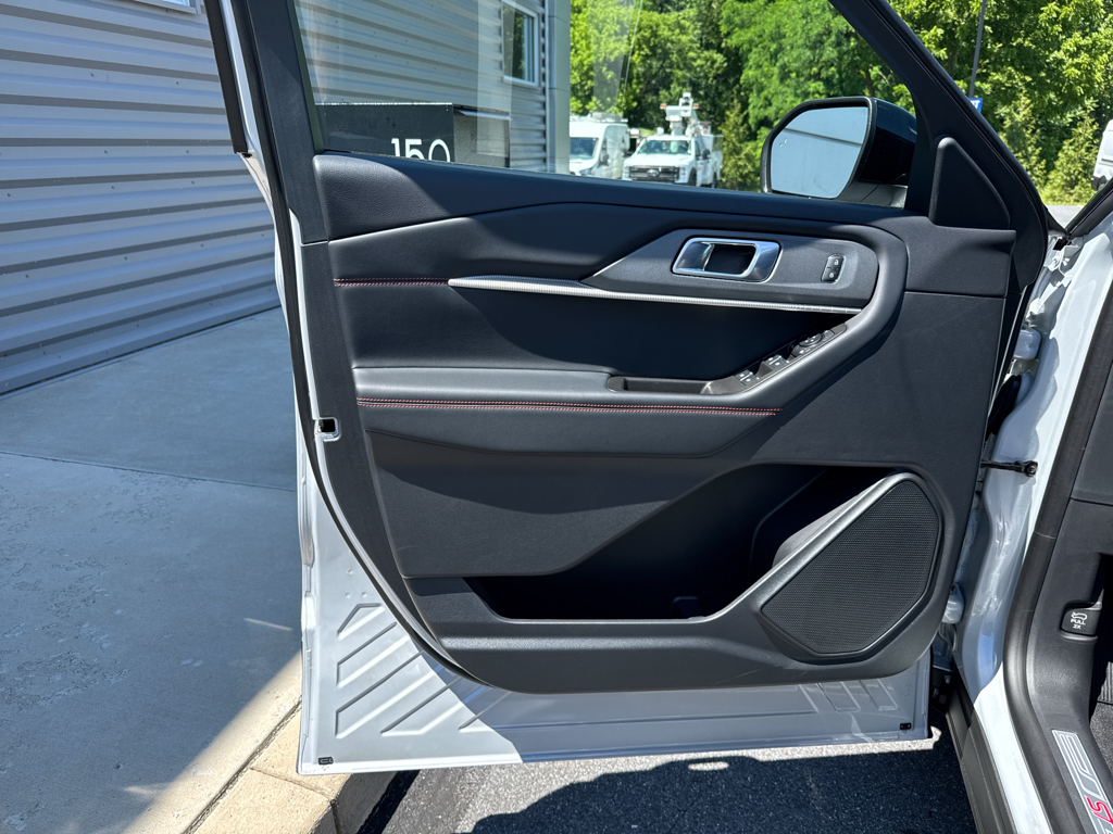 New 2026 Space White Metallic Ford ST-Line image 25